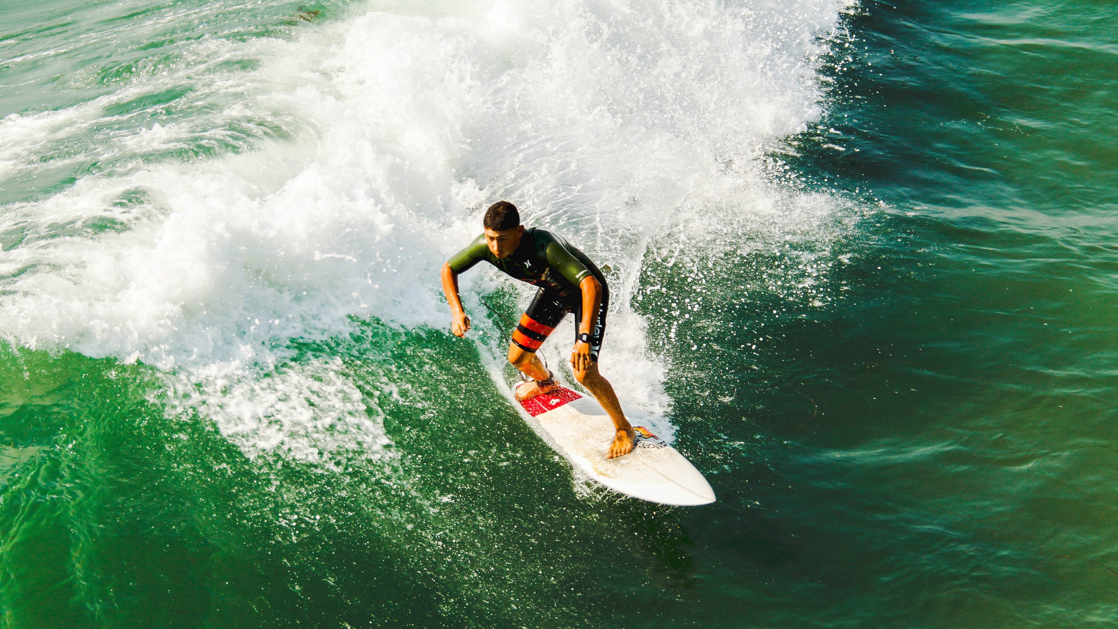 爱游戏网址登录-欧洲杯热血拼搏：最令人激动的足球盛宴，欧洲杯足球精彩瞬间